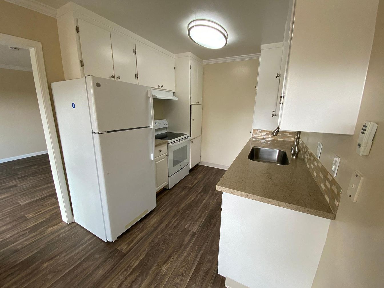 520 E Bellevue photo 4